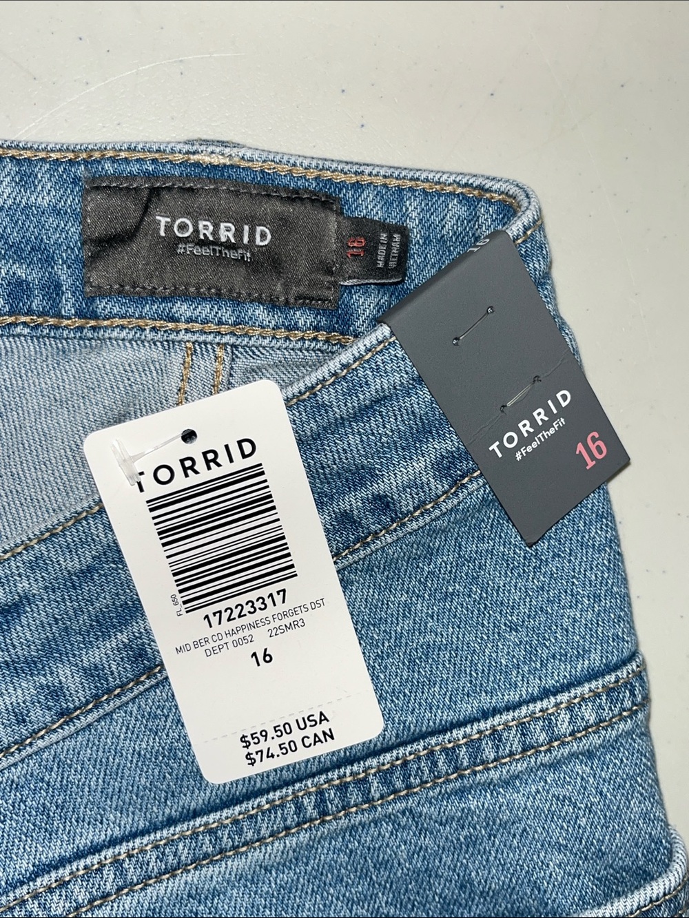 Torrid NWT Size 16 Blue Denim Distressed Mid Rise Button Fly Bermuda Jean Shorts - Picture 3 of 3